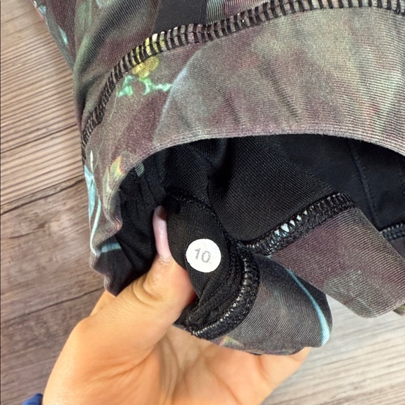 Lululemon Curious Jungle Multi/Black Energy Bra - Picture 2 of 6